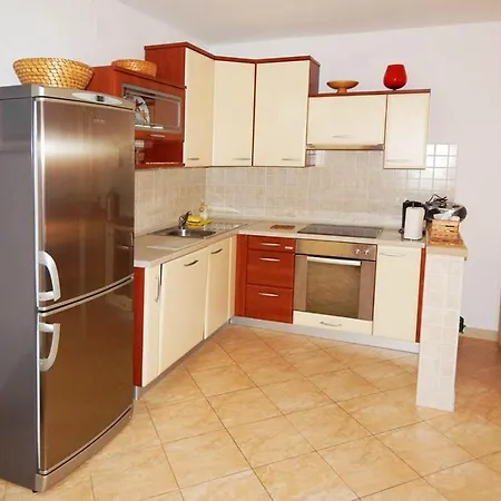 In With Sea View, Terrace, Air Conditioning, Wi-fi דירה